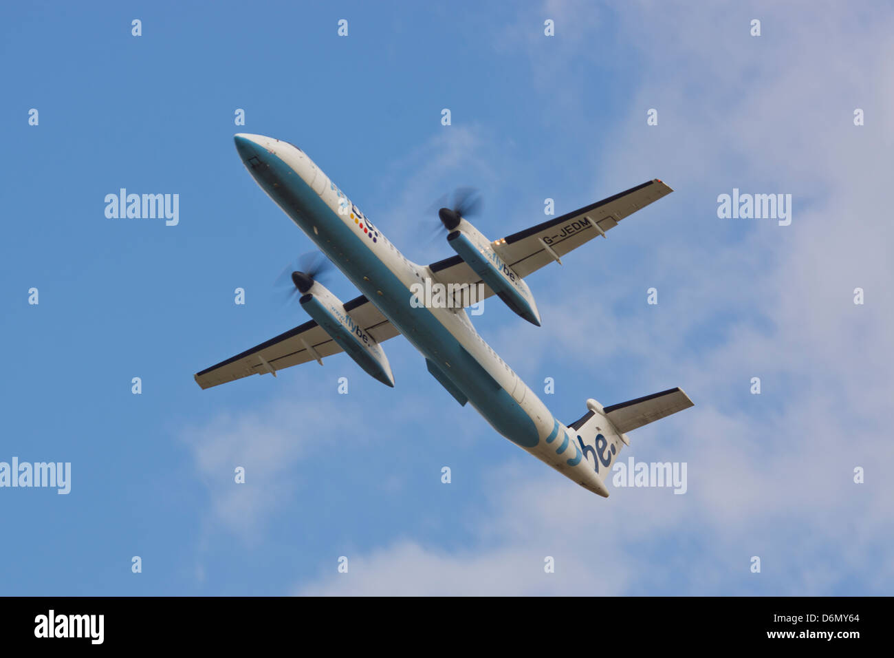 Flybe Passagierflugzeug Abfahrt am internationalen Flughafen Leeds Bradford in Leeds, West Yorkshire Stockfoto