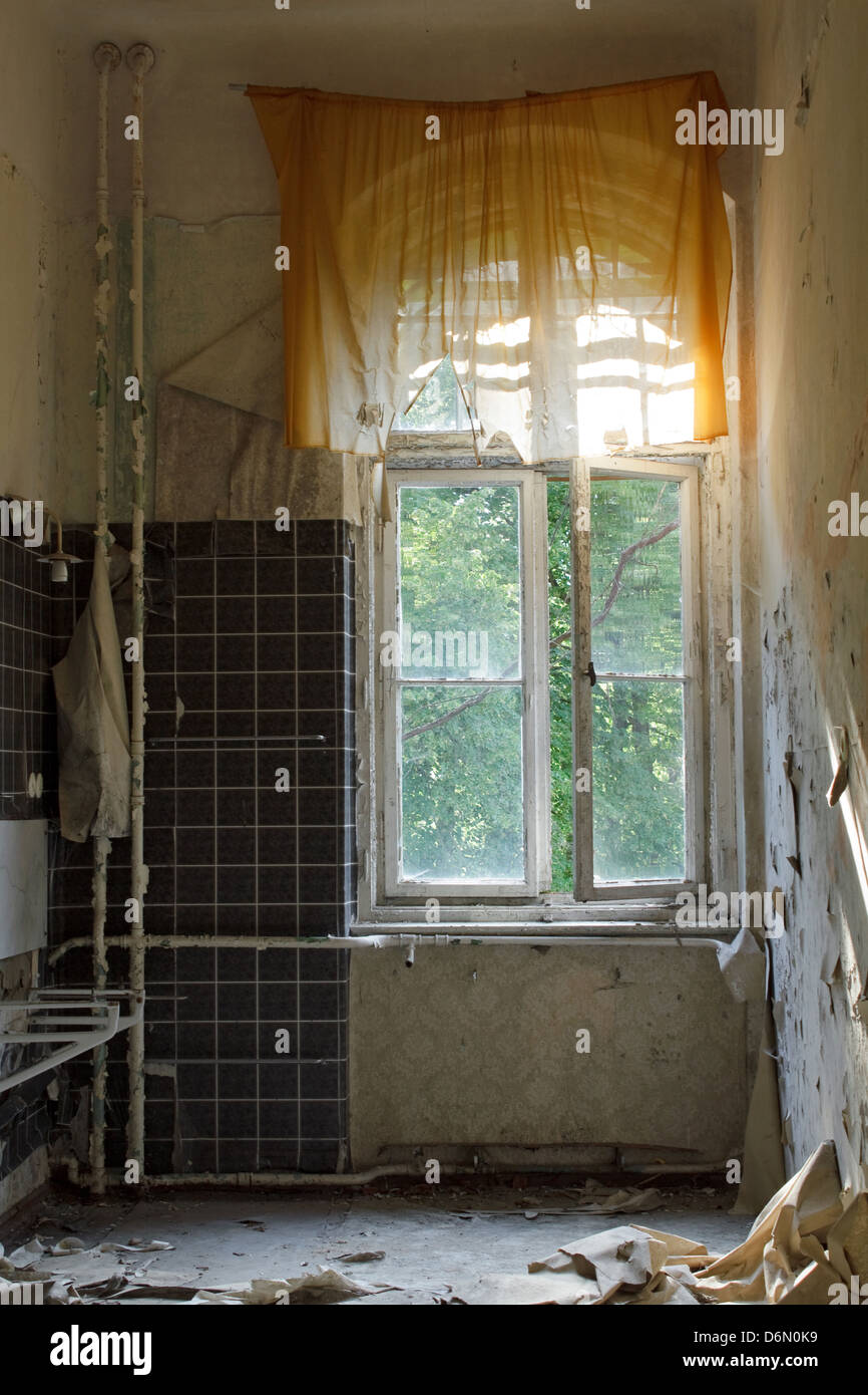 Beelitz, Deutschland, altes Badezimmer in einem Gebäude der ehemaligen Beelitz Heilstaetten Stockfoto