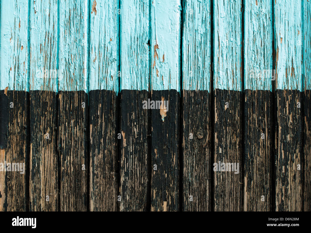Alten geknackt Farbe auf alten Brettern. Holzwand Stockfoto
