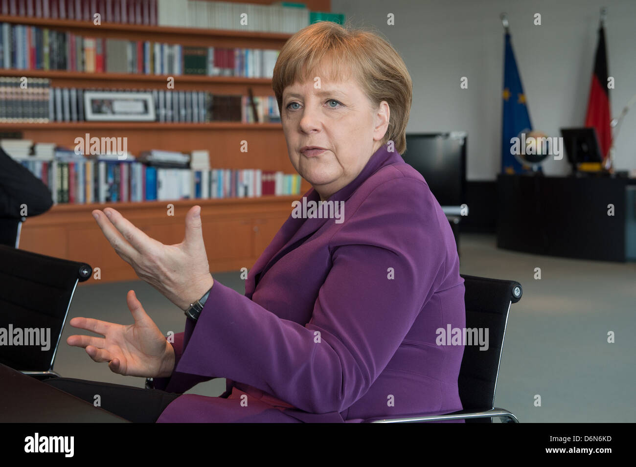Berlin, Deutschland, Bundeskanzlerin Angela Merkel, CDU, in einem