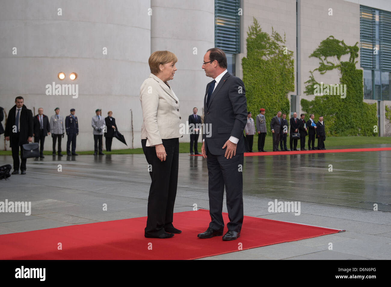 Berlin, Deutschland, die deutsche Bundeskanzlerin Angela Merkel, CDU und Francois Hollande, staatliche Präsident der französischen Republik Stockfoto