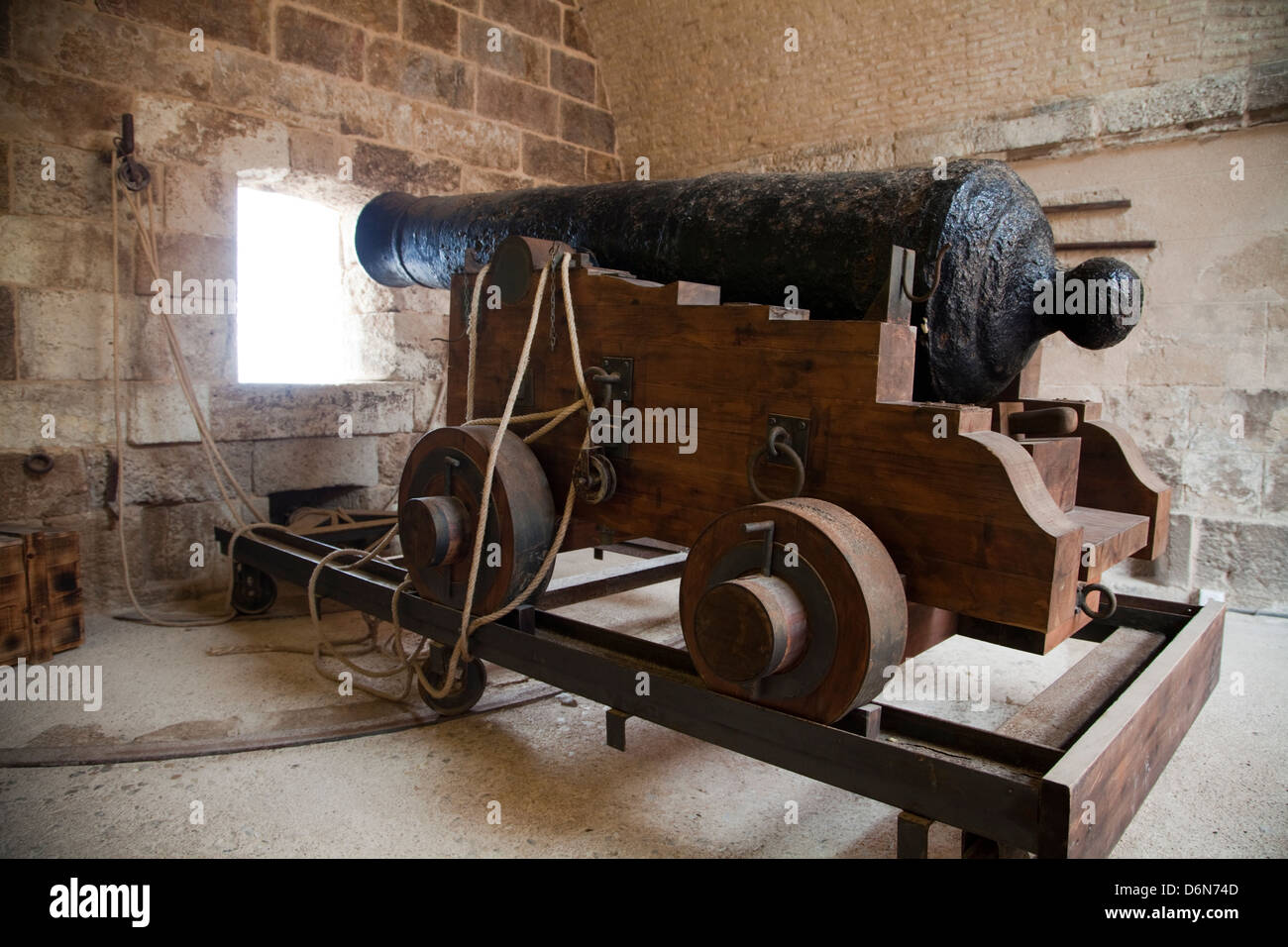 Eine Kanone auf Weihnachten Fort in der Bucht von Cartagena, Spanien