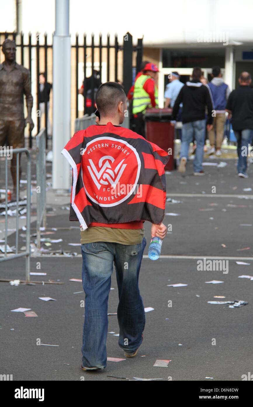 Central Coast Mariners Fans waren Jubel nach dem Sieg der A-League-Fußball-Finale gegen Western Sydney Wanderers, besiegen sie 2-0 im Allianz-Stadion in Moore Park, Sydney. Stockfoto