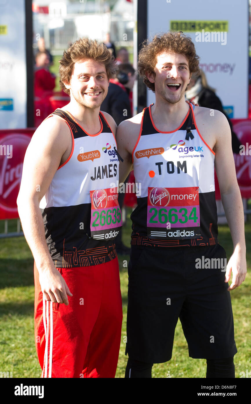 Virgin London Marathon 2013, Greenwich Park, London, UK 21. April 2013.  Tom Scurr und James Atherton vor Beginn der Virgin London Marathon 2013. Bildnachweis: Jeff Gilbert/Alamy Live-Nachrichten Stockfoto