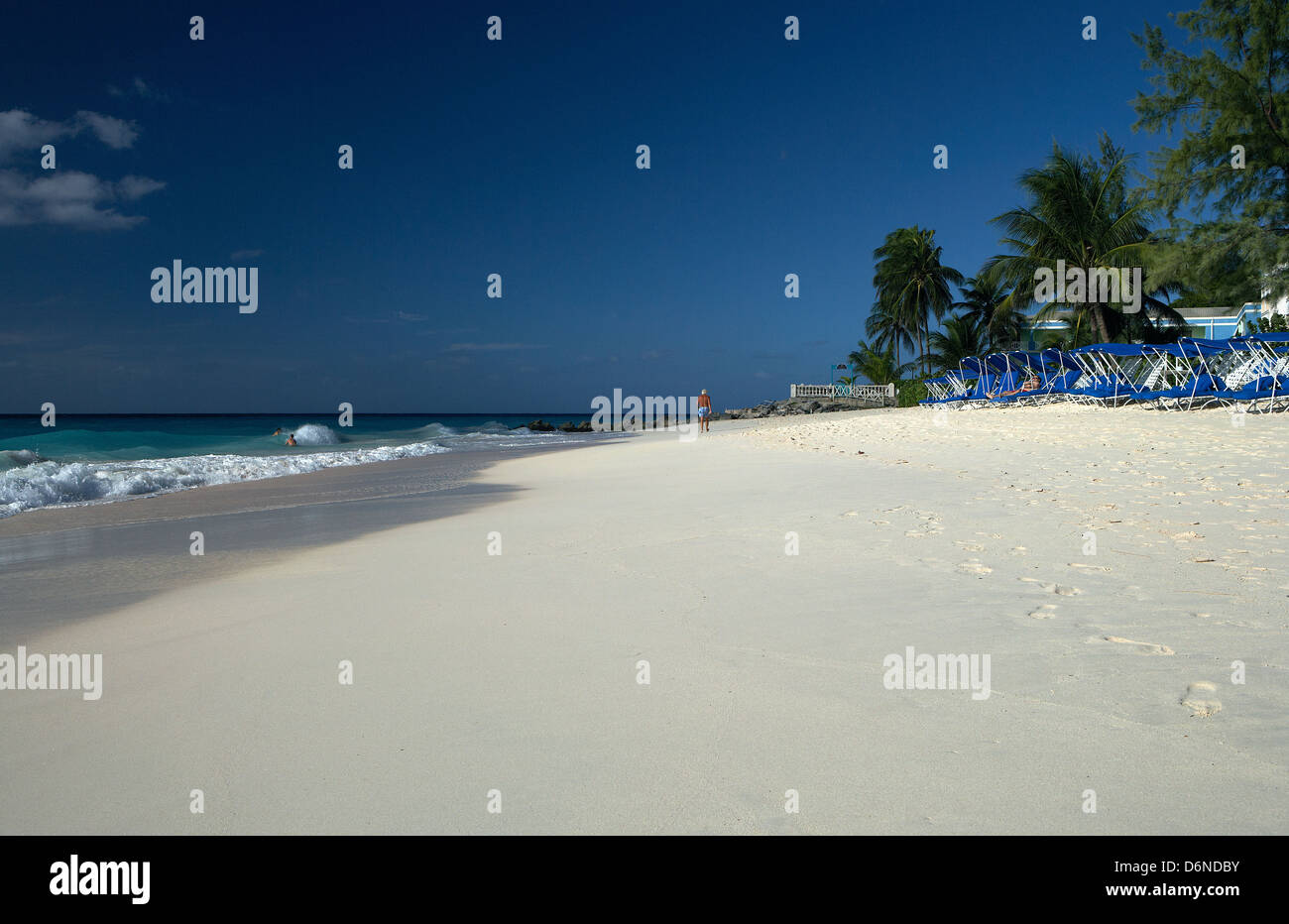 Bridgetown, Barbados, der Sandstrand von Dover Beach am frühen Morgen Stockfoto