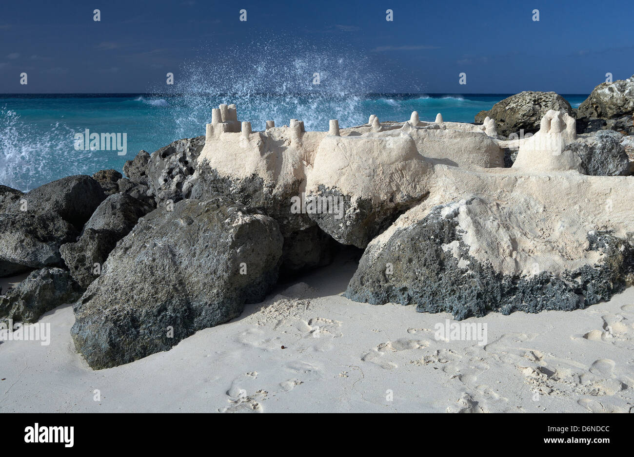 Dover, Barbados, gebaut auf einer Burg Korallenstein Sand am Strand von Dover Strand Stockfoto