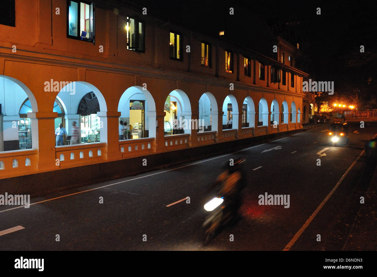 Queens Hotel, Kandy, Sri Lanka in der Nacht Stockfoto