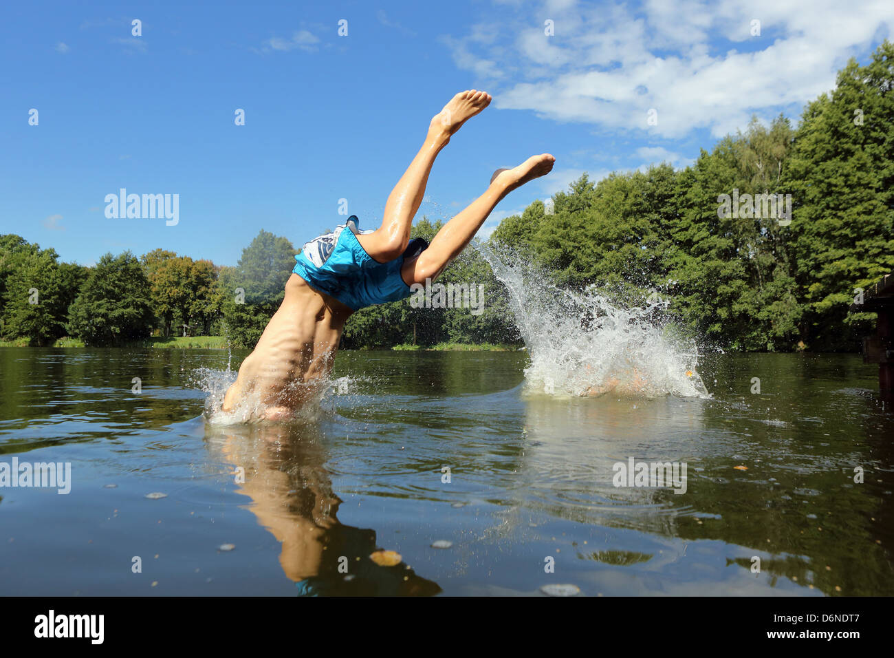 Mit Husten Ins Schwimmbad Wellenbad deutschland -Fotos und -Bildmaterial in hoher Auflösung – Alamy