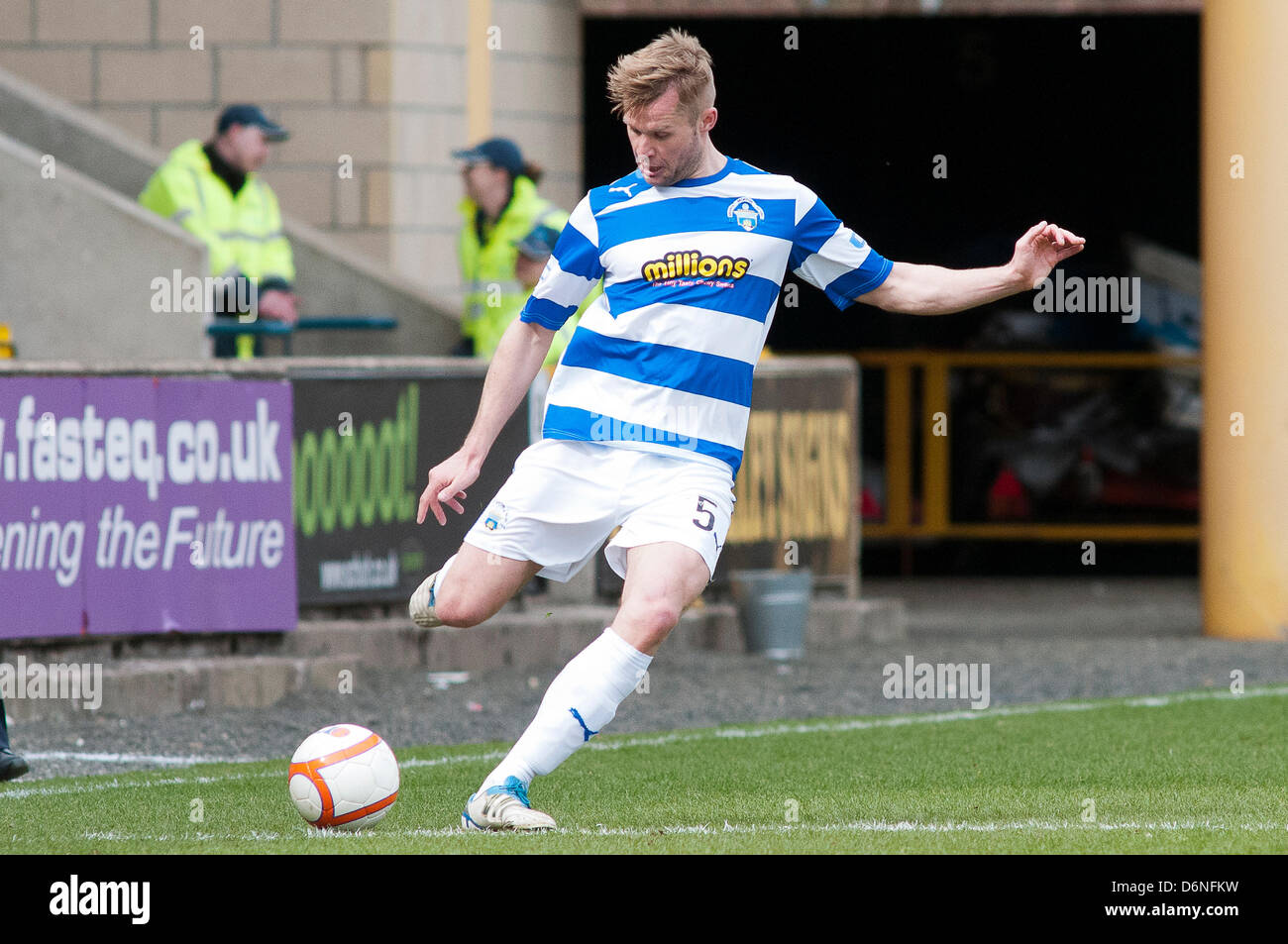 Livingston, Schottland. Samstag, 20. April 2013. Kevin Rutkiewicz in Aktion während der Livingston V Morton, SFL Div 1 Spiel Braidwood Motor Company-Stadion. Bildnachweis: Colin Lunn / Alamy Live News Stockfoto