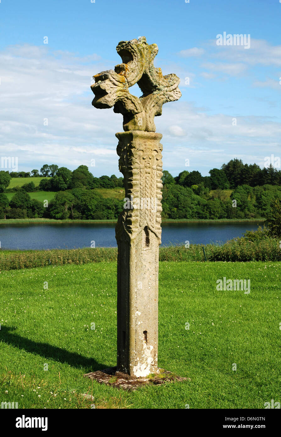 Geschnitzte High Cross, Mitte 15.Jh., Devenish Island, klösterliche Website, unteren Lough Erne, Grafschaft Fermanagh, Nordirland Stockfoto