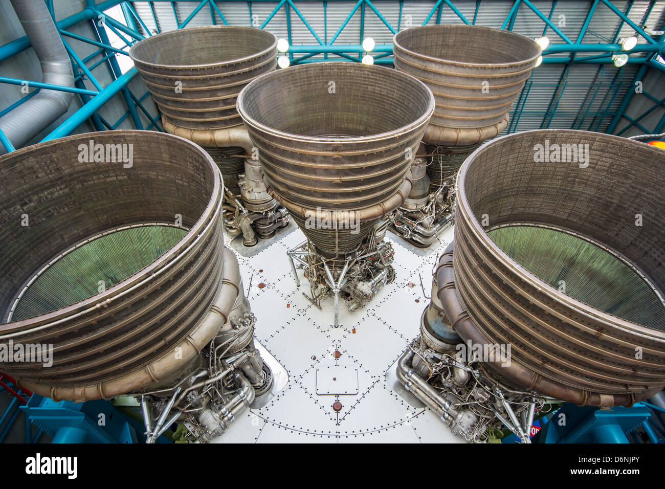Saturn V Mond Raketentriebwerke am Kennedy Space Center in Florida. Stockfoto