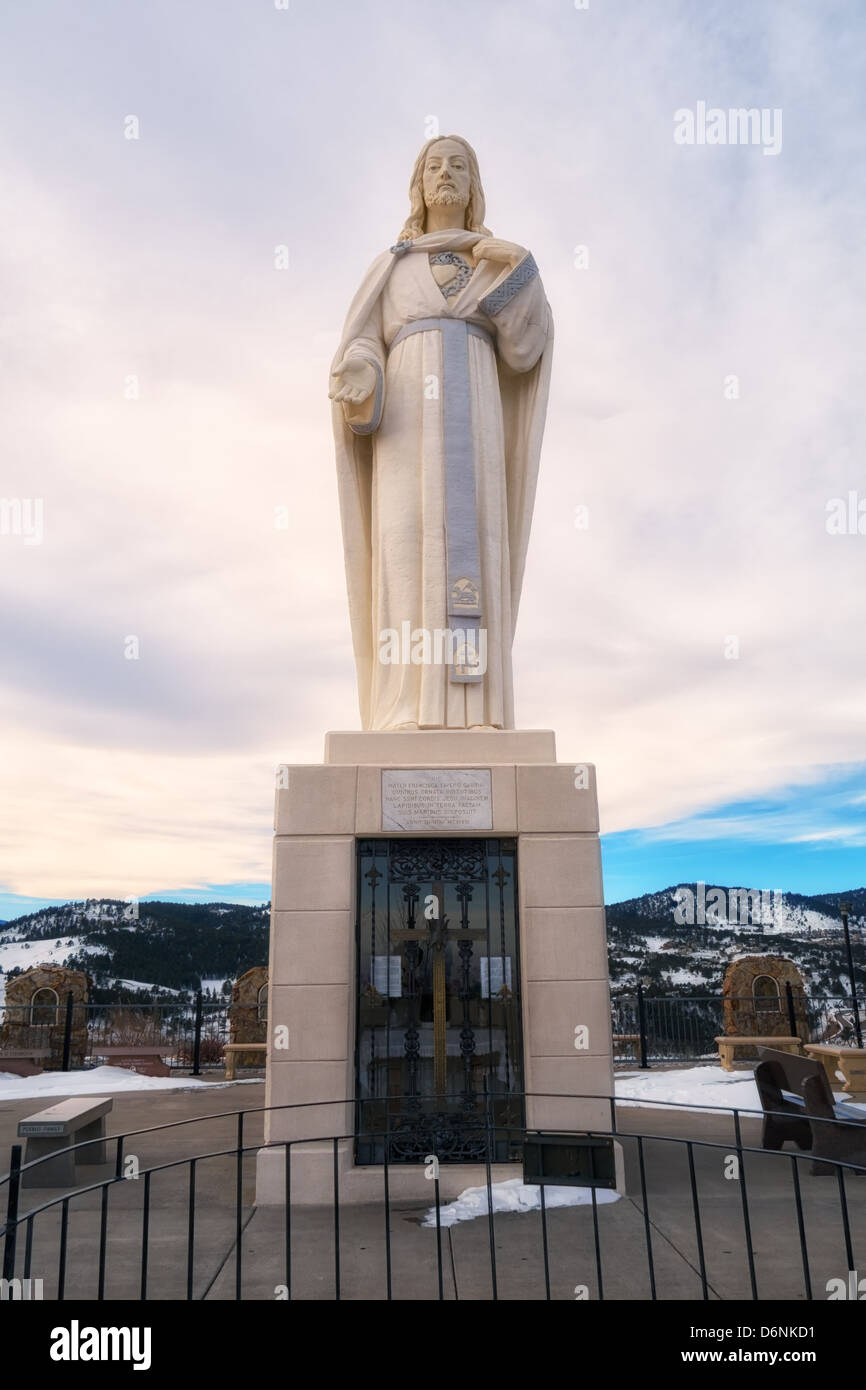 Eine Statue von Jesus Christus an der Spitze der Mutter Cabrini Shrine in Golden, Colorado Stockfoto