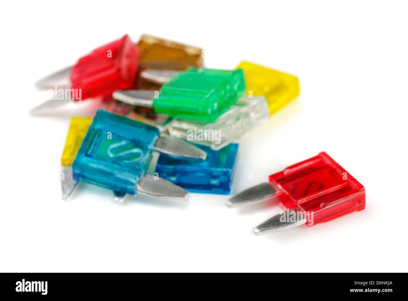 Gruppe von verschiedenen Sicherungen isoliert auf weiss Stockfoto