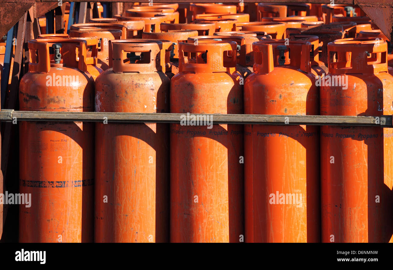 Große Propan Gasflaschen an der Refill-station Stockfoto