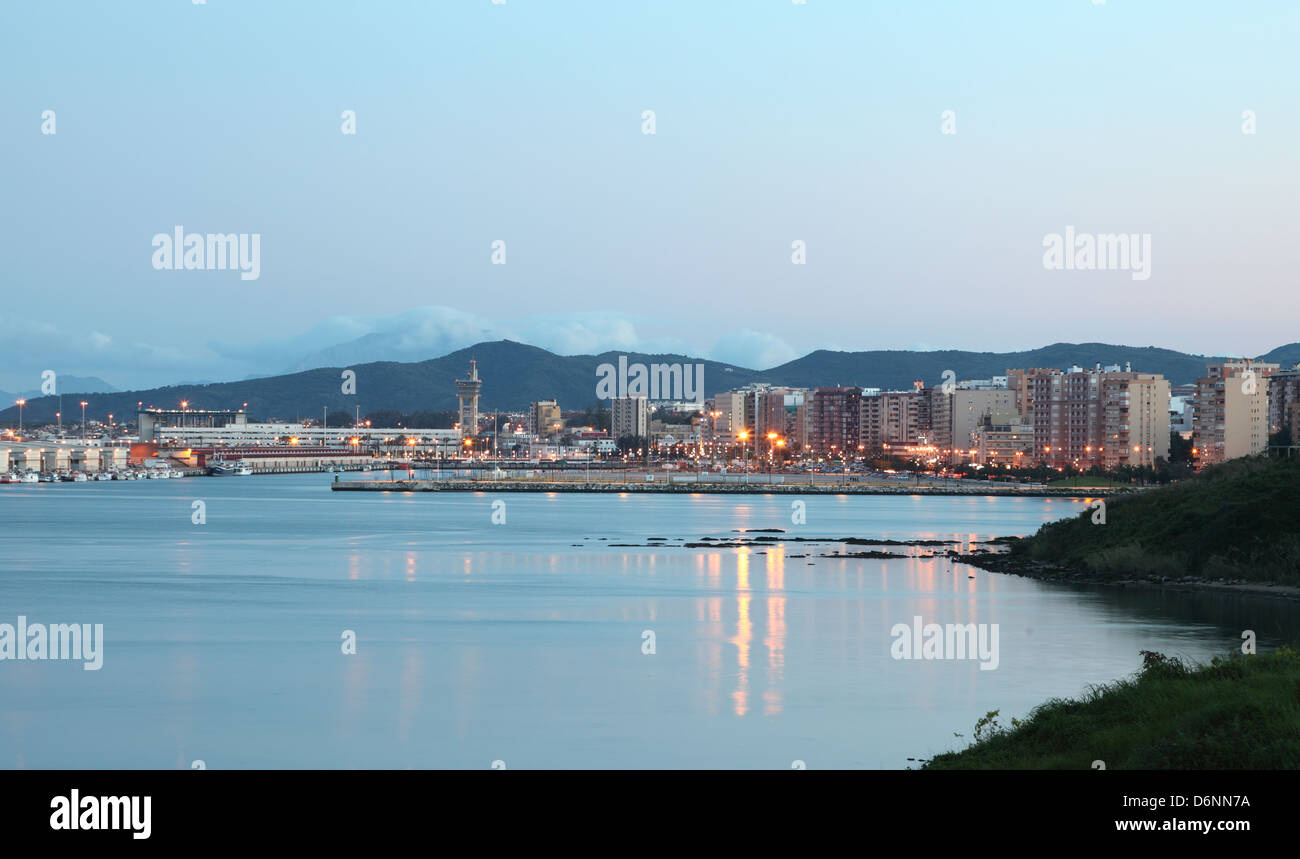 Stadt von Algeciras in der Abenddämmerung. Provinz Cádiz, Andalusien Spanien Stockfoto