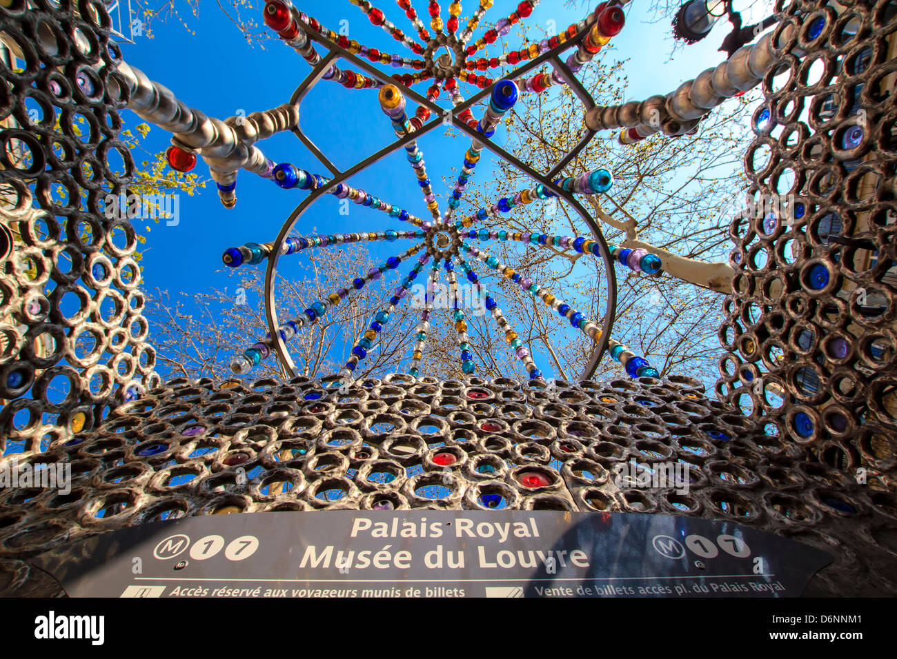 "Palais Royal - Musée du Louvre" u-Bahn Eingang Place Colette, Paris, Frankreich Stockfoto