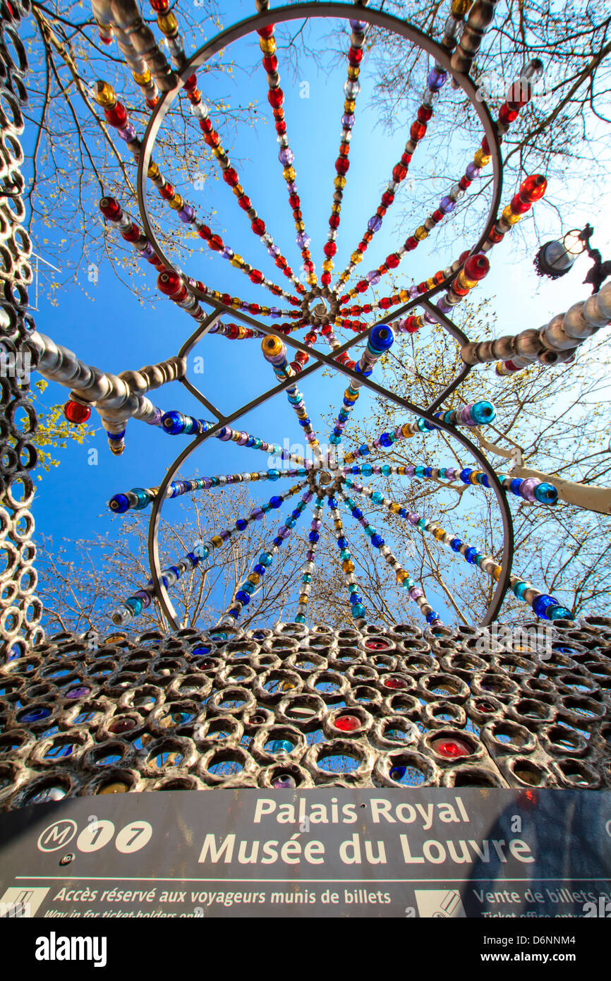 "Palais Royal - Musée du Louvre" u-Bahn Eingang Place Colette, Paris, Frankreich Stockfoto