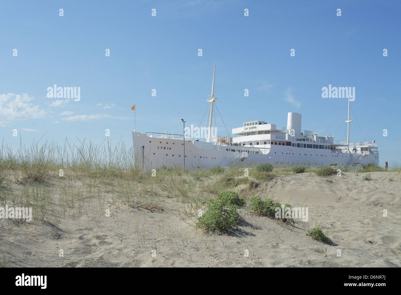 Le Barcares, Frankreich, das Schiff Lydia am Strand Stockfoto