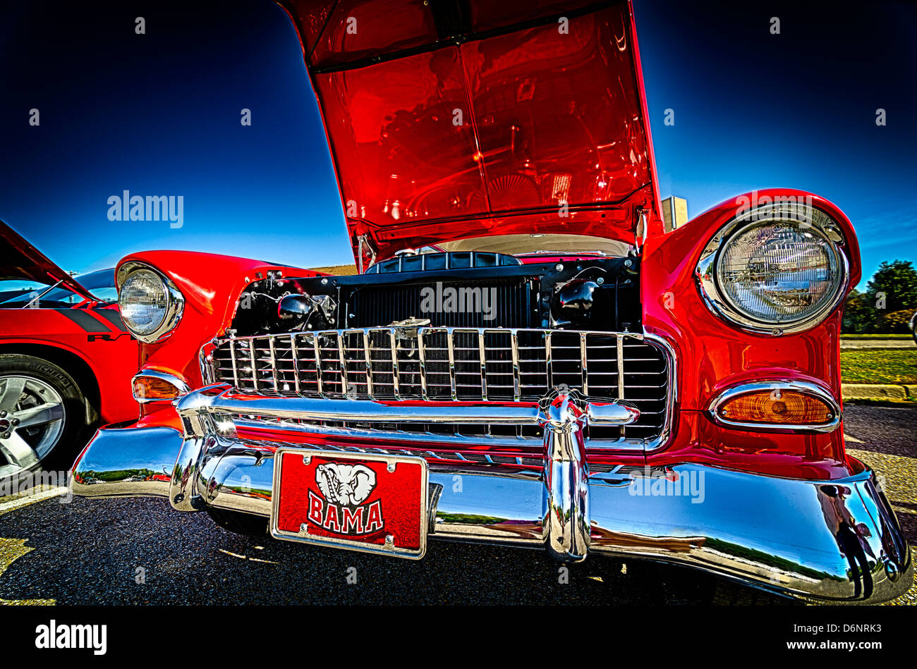 Nahaufnahme der Vorderseite des roten Oldtimer Chevy Bel Air. Stockfoto
