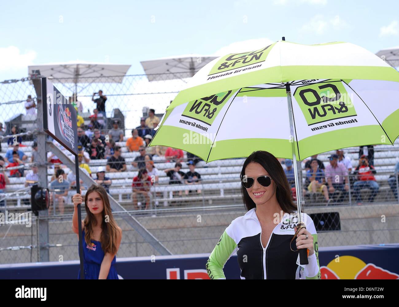 Red bull umbrella -Fotos und -Bildmaterial in hoher Auflösung – Alamy