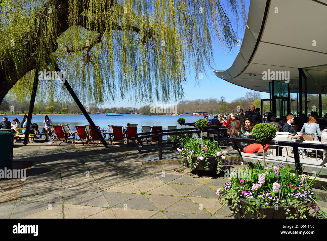 Serpentin Bar & Küche durch die Serpentine, Hyde Park, City of Westminster, London, England, Vereinigtes Königreich Stockfoto