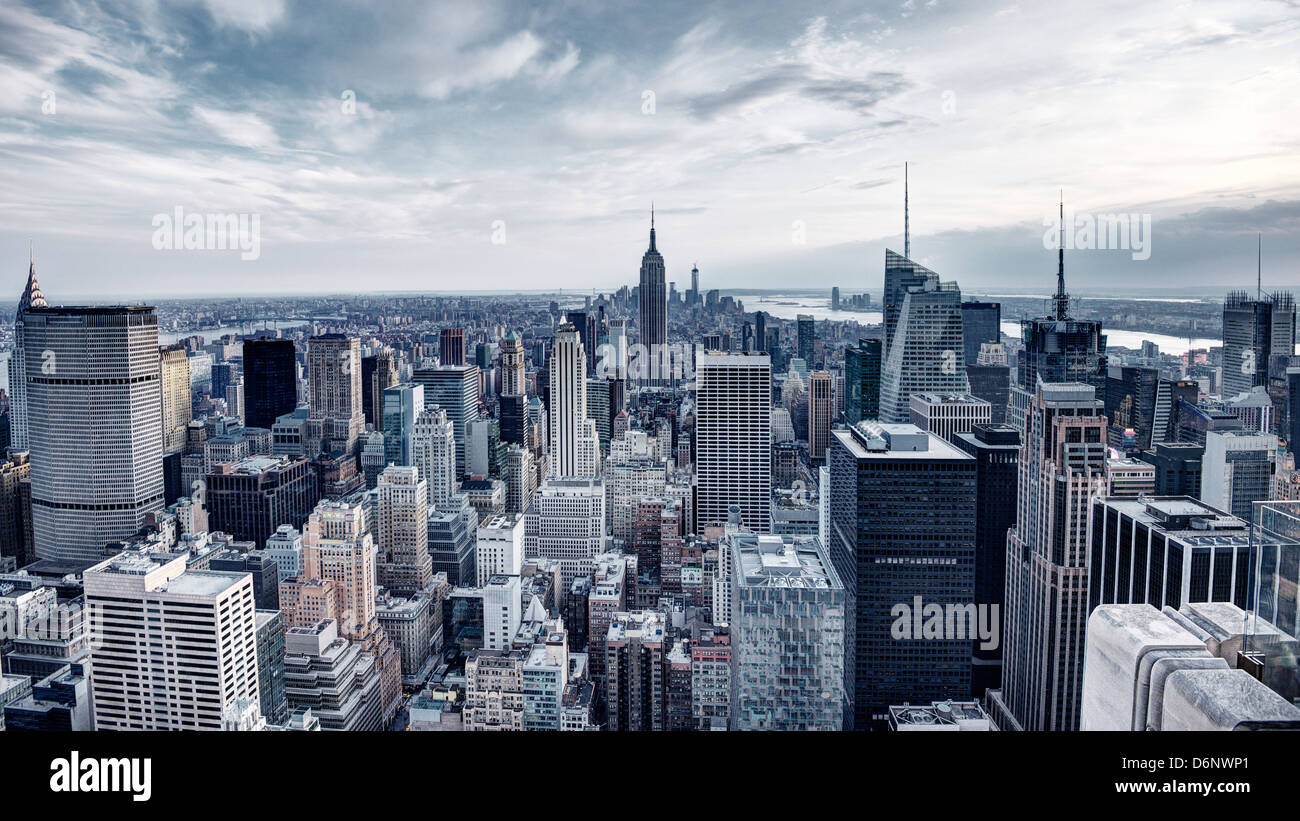 Panorama von New York City in Midtown Manhattan. Geringe Farbsättigung. Stockfoto