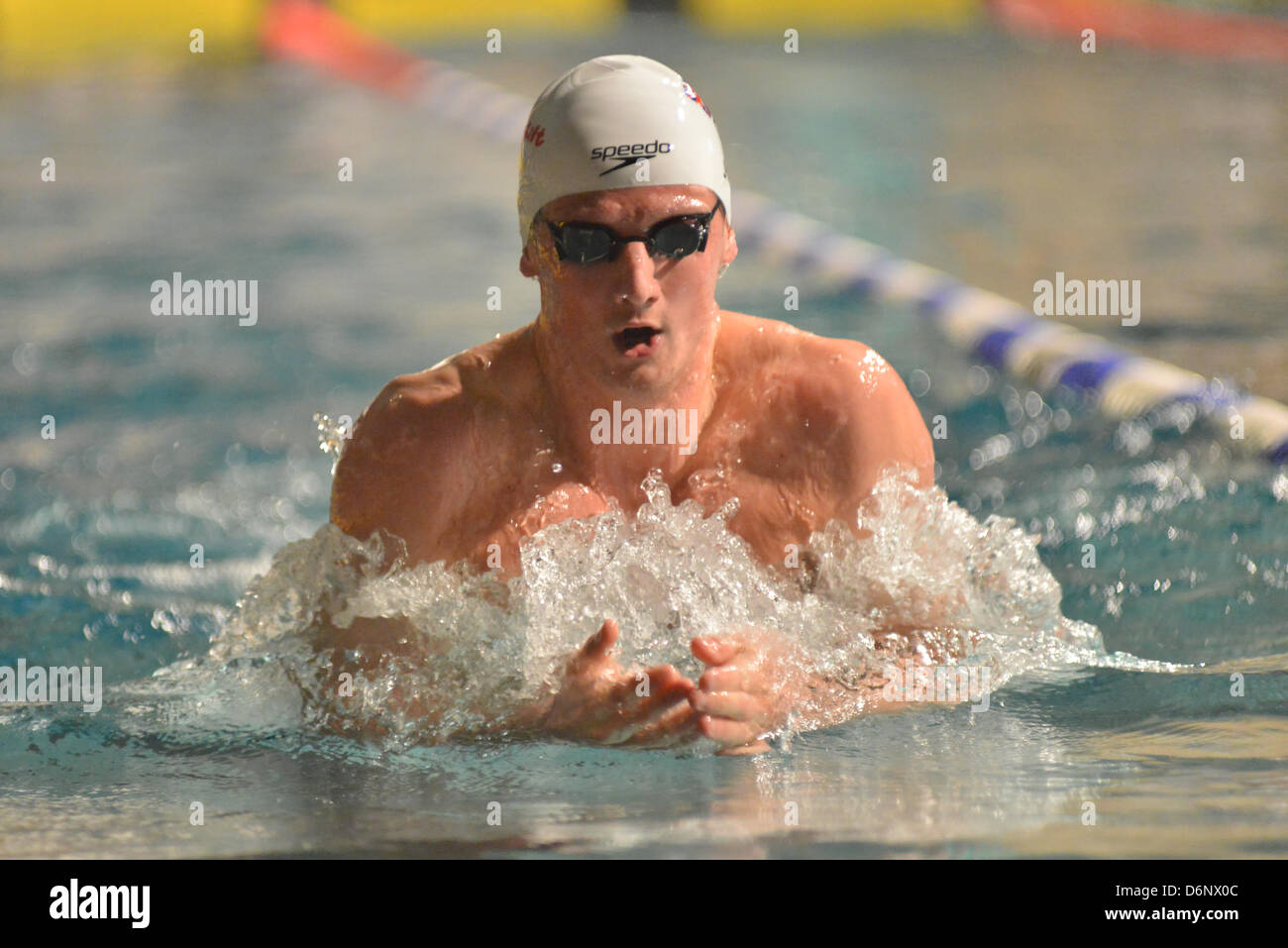 Bergen, Norwegen. 21. April 2013. Michael Jamieson (GBR) gab der Olympiasieger eine echte Verspannungen an der 200m Brustschwimmen in Bergen schwimmen Festival Alexander Dale Oen Memorial. Aber wie in der London Olympia musste er für die zweite mit der Zeit 2.06.84 zu begleichen Stockfoto