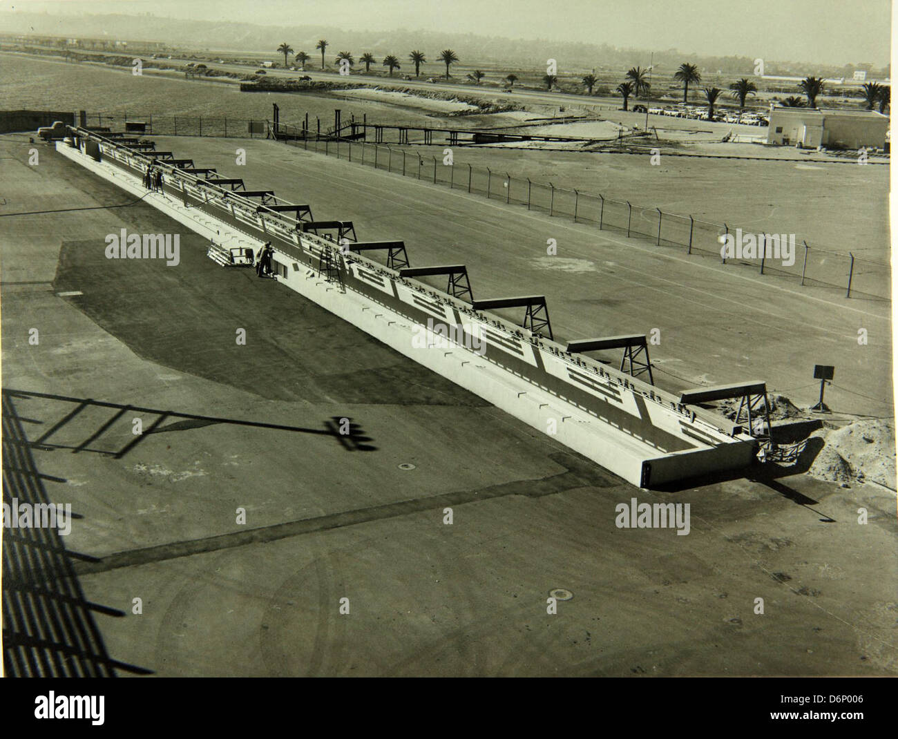 Das Hochgeschwindigkeits-Schleppbecken bei Convair/General Dynamics wurde zwischen 1955 und 1969 zur Prüfung der hydrodynamischen Leistung verschiedener Marineschiffe und Tauchfahrzeuge eingesetzt. Stockfoto