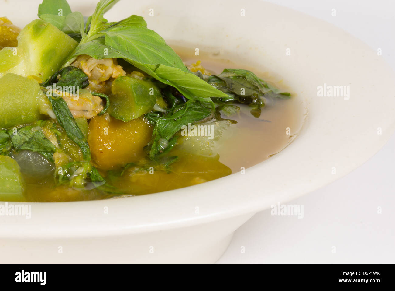 Thailändische Gemüsesuppe in Schüssel Stockfoto