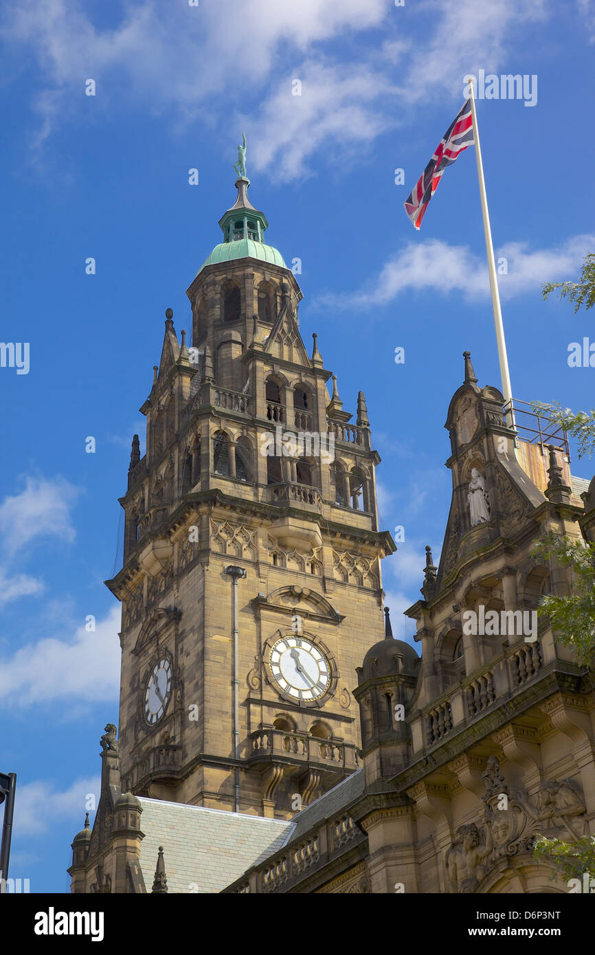 Rathaus Clocktower und Union Jack, Sheffield, South Yorkshire, Yorkshire, England, Vereinigtes Königreich, Europa Stockfoto