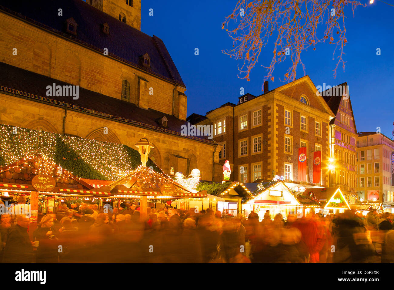 Willy-Brandt-Platz und Weihnachtsmarkt, Dortmund, Nordrhein-Westfalen, Deutschland, Europa Stockfoto