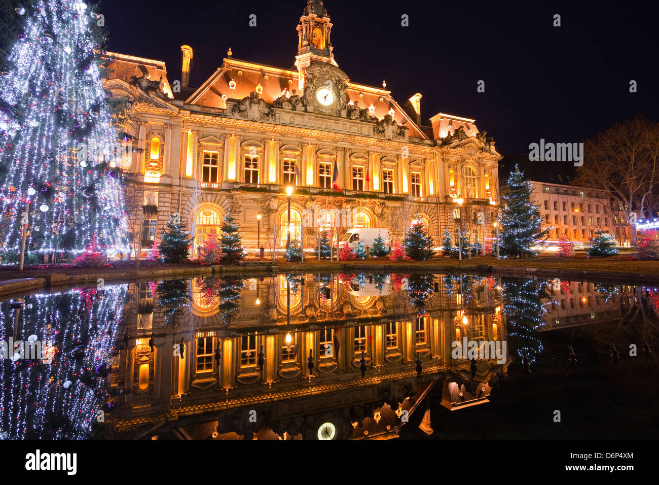 Die Mairie (Rathaus) Touren beleuchtet mit Weihnachtsbeleuchtung, Tours, Indre-et-Loire, Frankreich Stockfoto