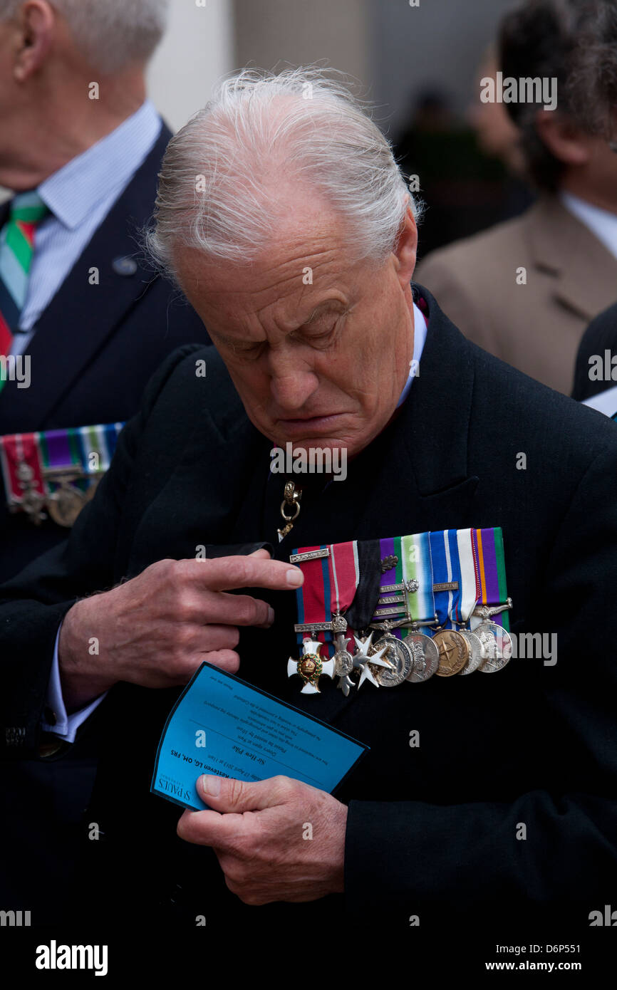 Generalleutnant Sir Hew William Royston Hecht KCB, DSO, MBE mit Medaillen bei der Beerdigung von Margaret Thatcher in London Stockfoto