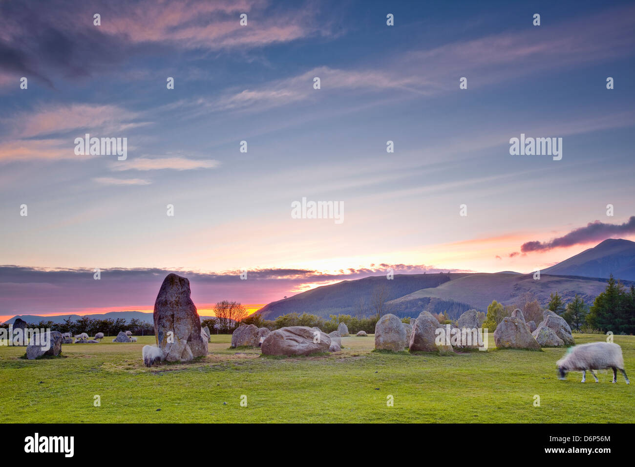 Castlerigg Stone Circle bei Sonnenuntergang, Nationalpark Lake District, Cumbria, England, Vereinigtes Königreich, Europa Stockfoto