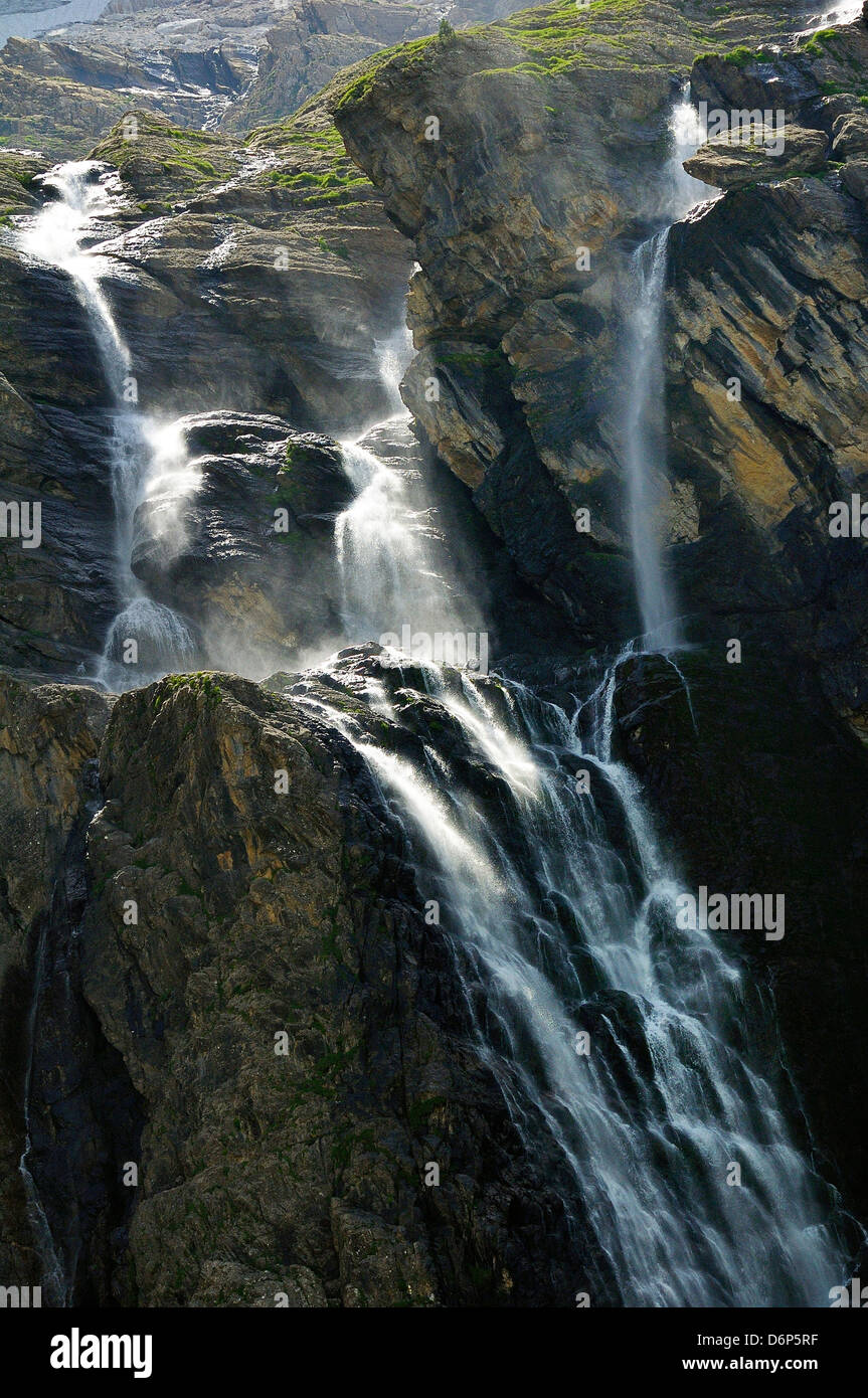 Wasserfälle bei der Cirque de Gavarnie, Pyrenäen-Nationalpark Hautes-Pyrénées, Frankreich, Europa Stockfoto