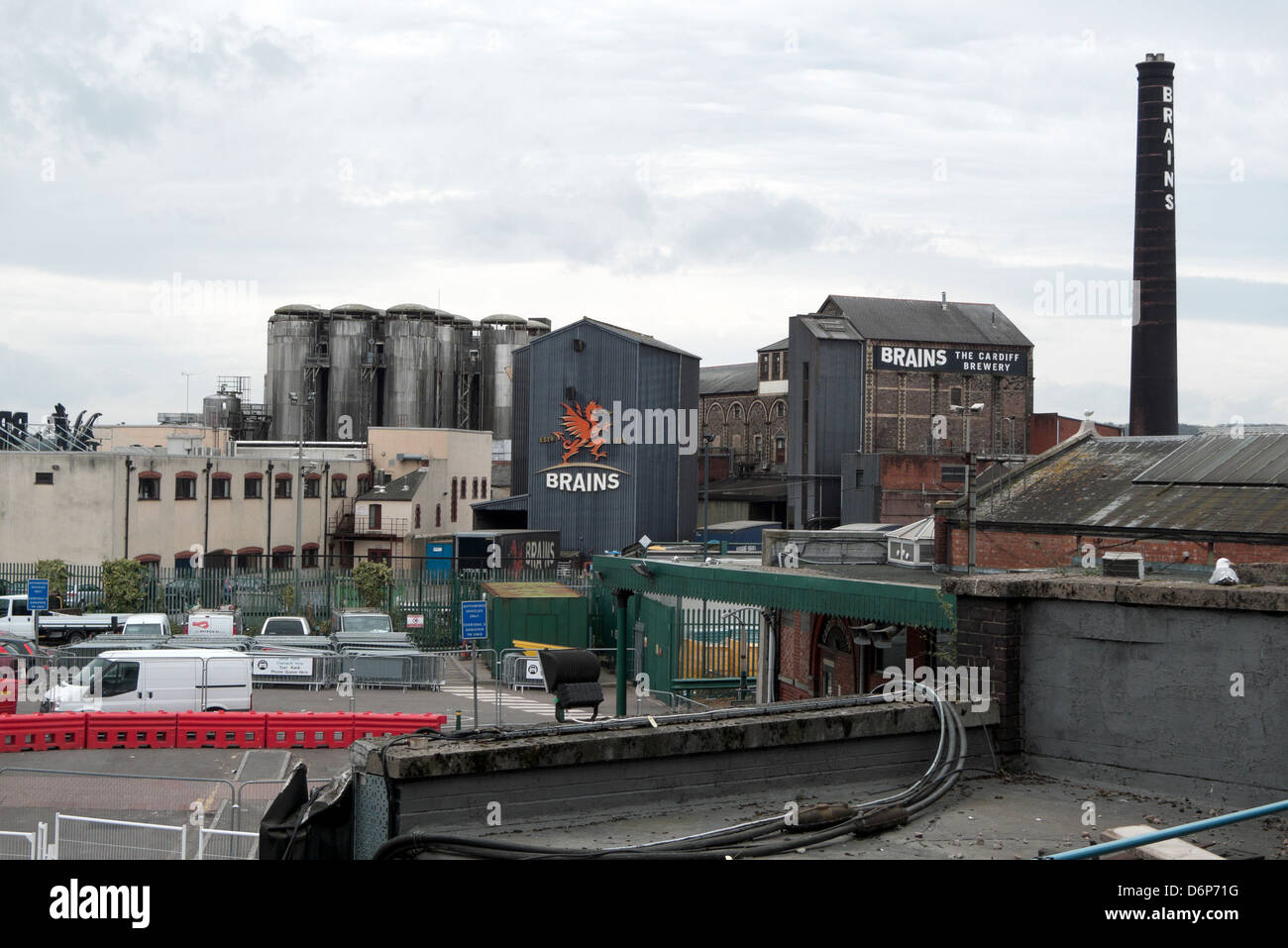 Ein Blick auf Gehirne Brauerei Gebäude Cardiff City, Wales, UK Stockfoto