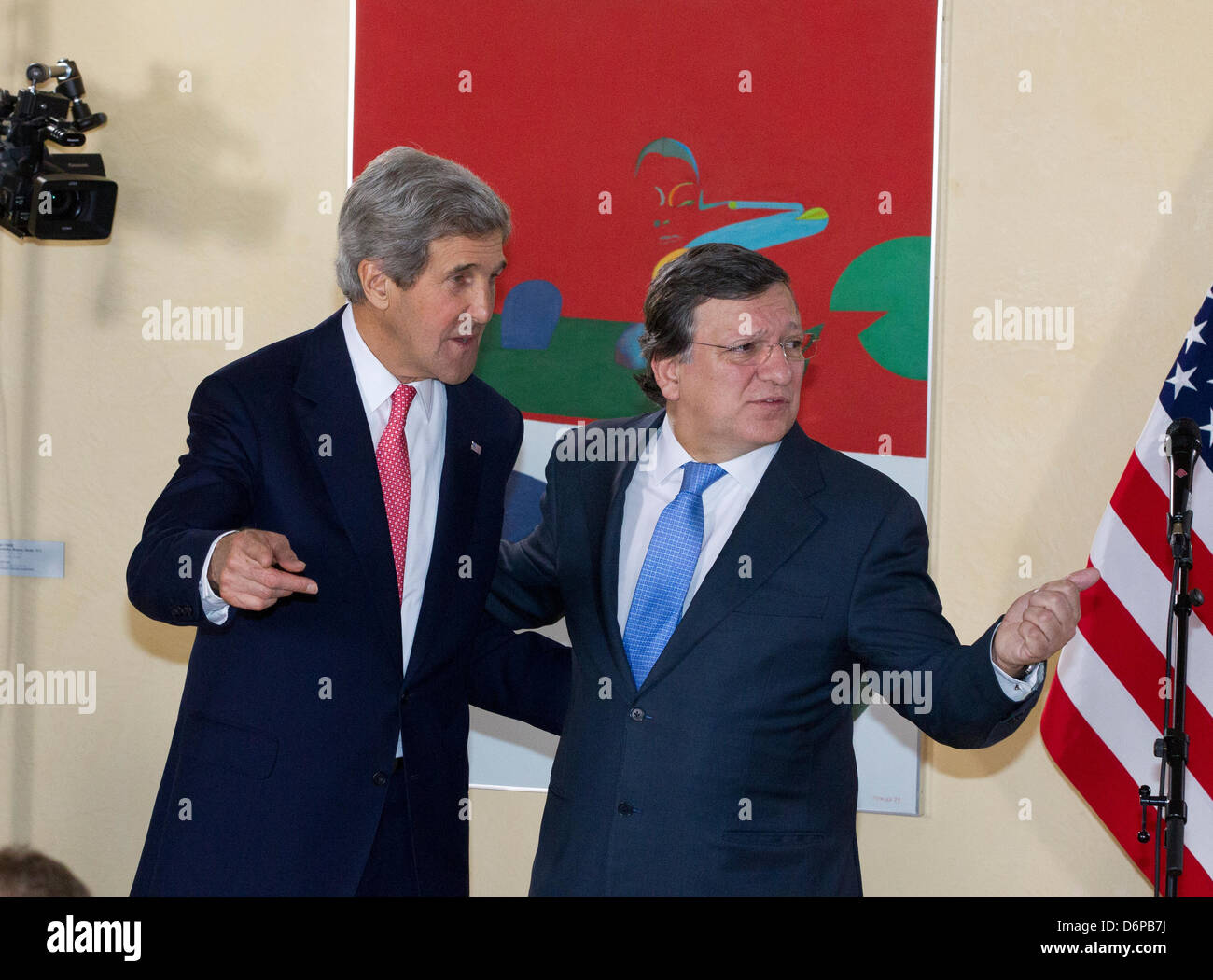 Brüssel, Belgien. 22. April 2013. Herr John Kerry, United States Secretary Of State mit dem Präsidenten der Europäischen Kommission José Manuel Barroso während seines Besuchs in Institutionen der Europäischen Union. Stockfoto
