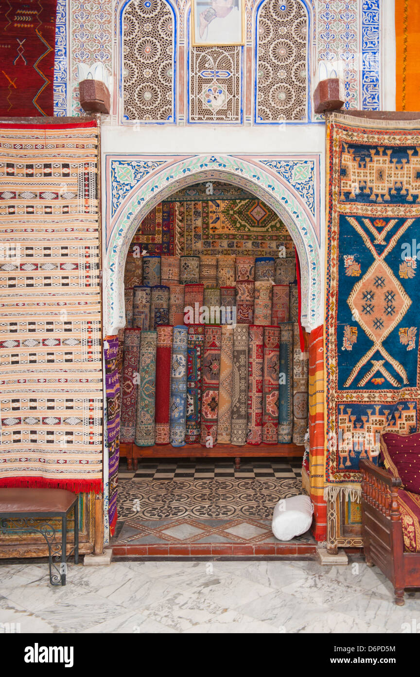 Teppichgeschäft in Souks von Marrakesch, Marokko, Nordafrika, Afrika Stockfoto