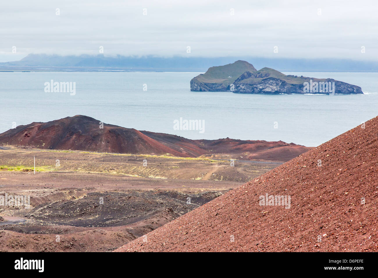 Mit Blick auf den letzten Lavastrom auf Heimaey Island, Island, Polarregionen Stockfoto
