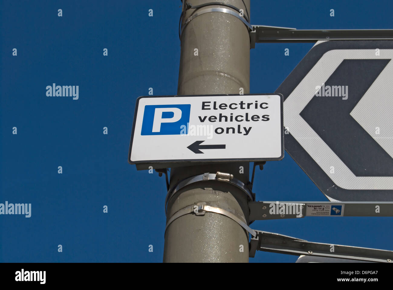 Parkplätze für Elektrofahrzeuge nur Zeichen, Wandsworth, Südwesten von London, england Stockfoto