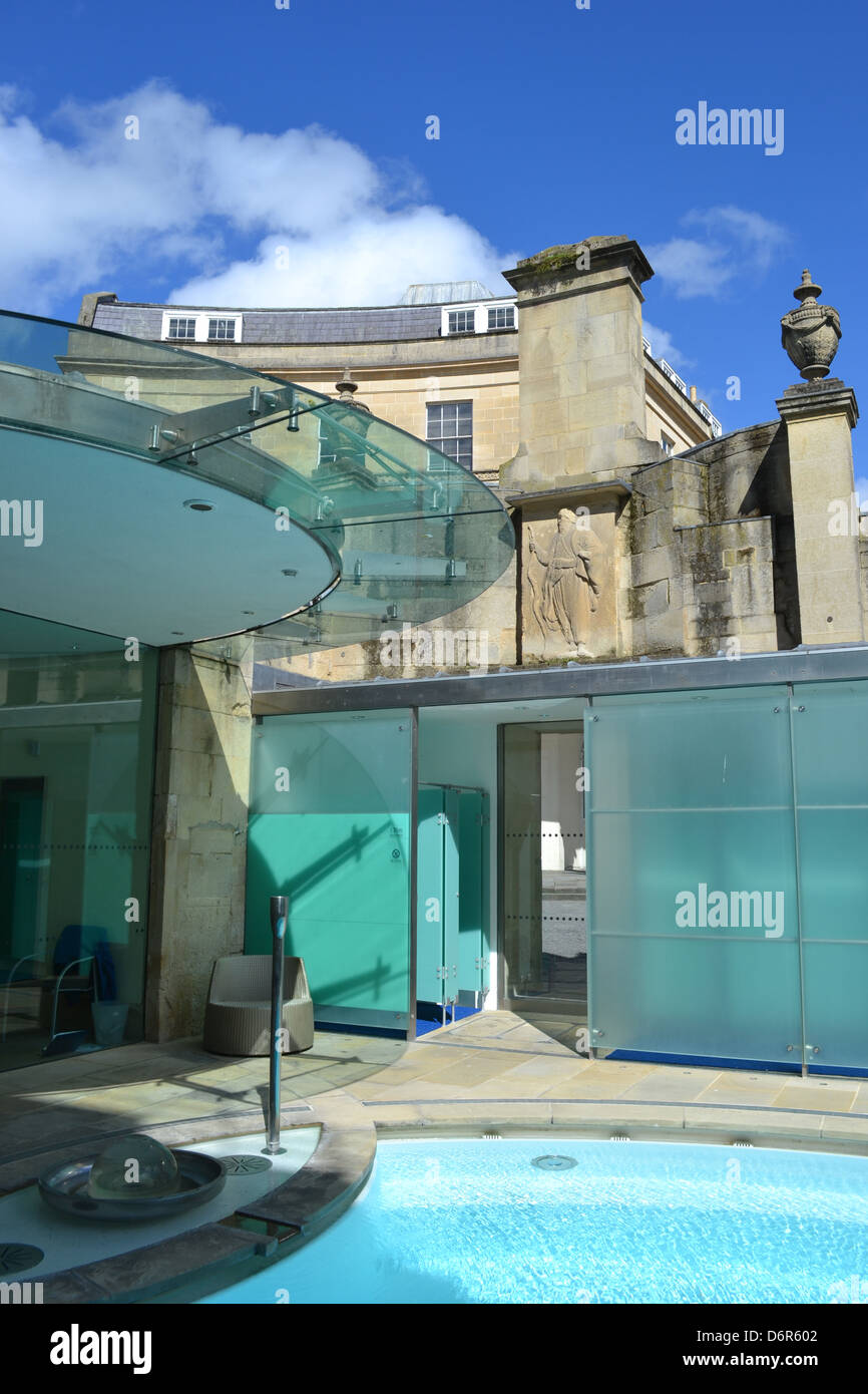 Das Kreuz-Bad ist ein privater Raum im Bad Therme, Thermae Bath Spa. Besucher können in eine private, warme Heilquelle zu schweben. Stockfoto