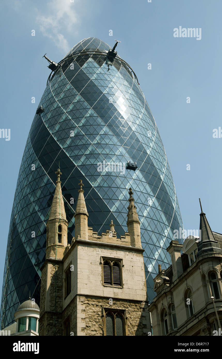 Gherkin building london aka cucumber -Fotos und -Bildmaterial in hoher ...