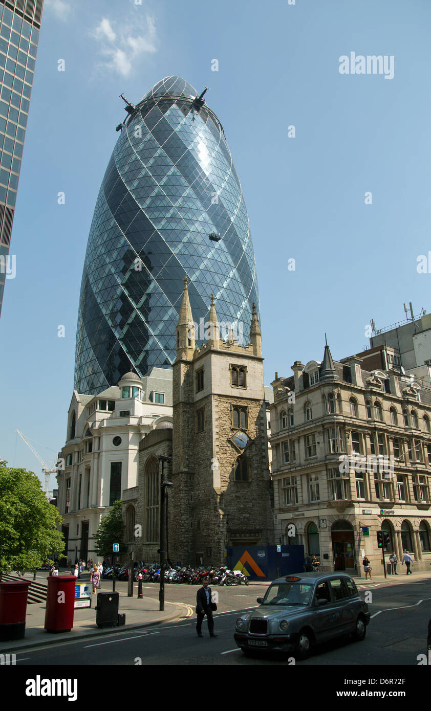 Gherkin building london aka cucumber -Fotos und -Bildmaterial in hoher ...