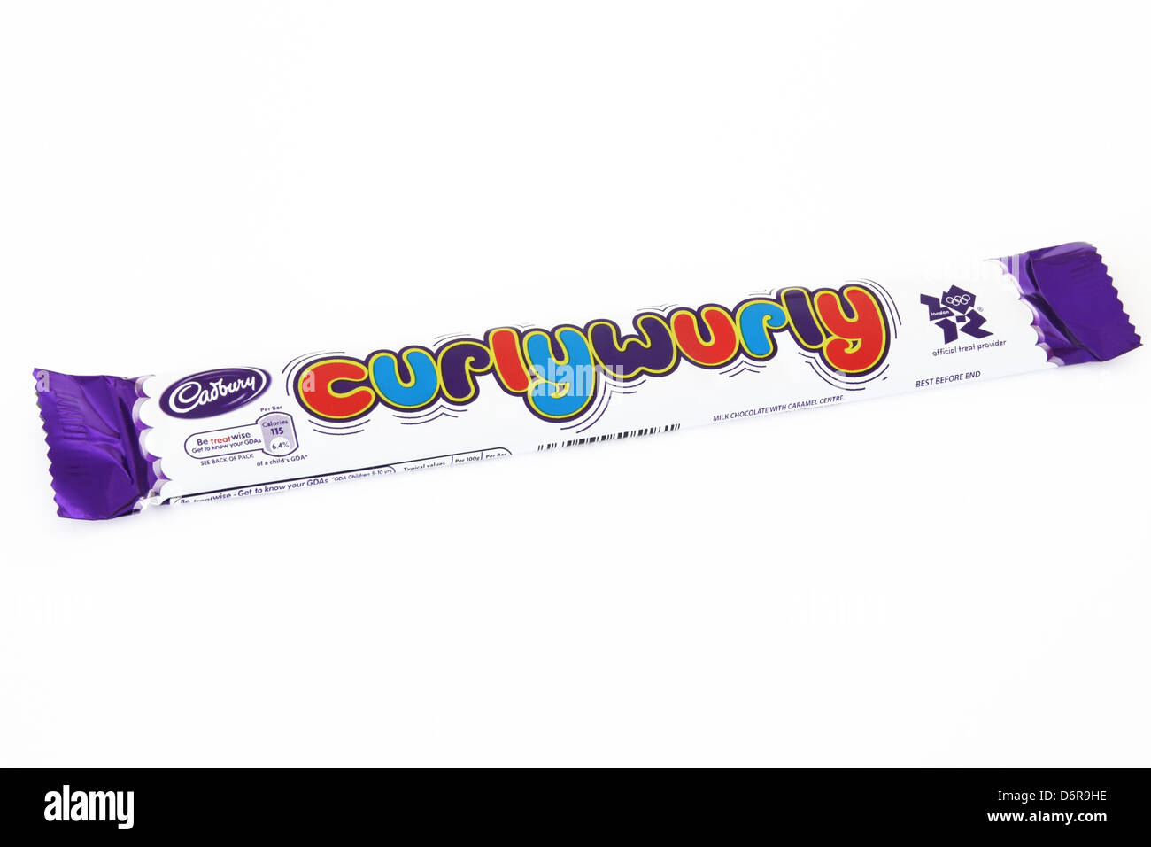 Cadbury es CurlyWurly Schokoriegel auf weißem Hintergrund Stockfoto