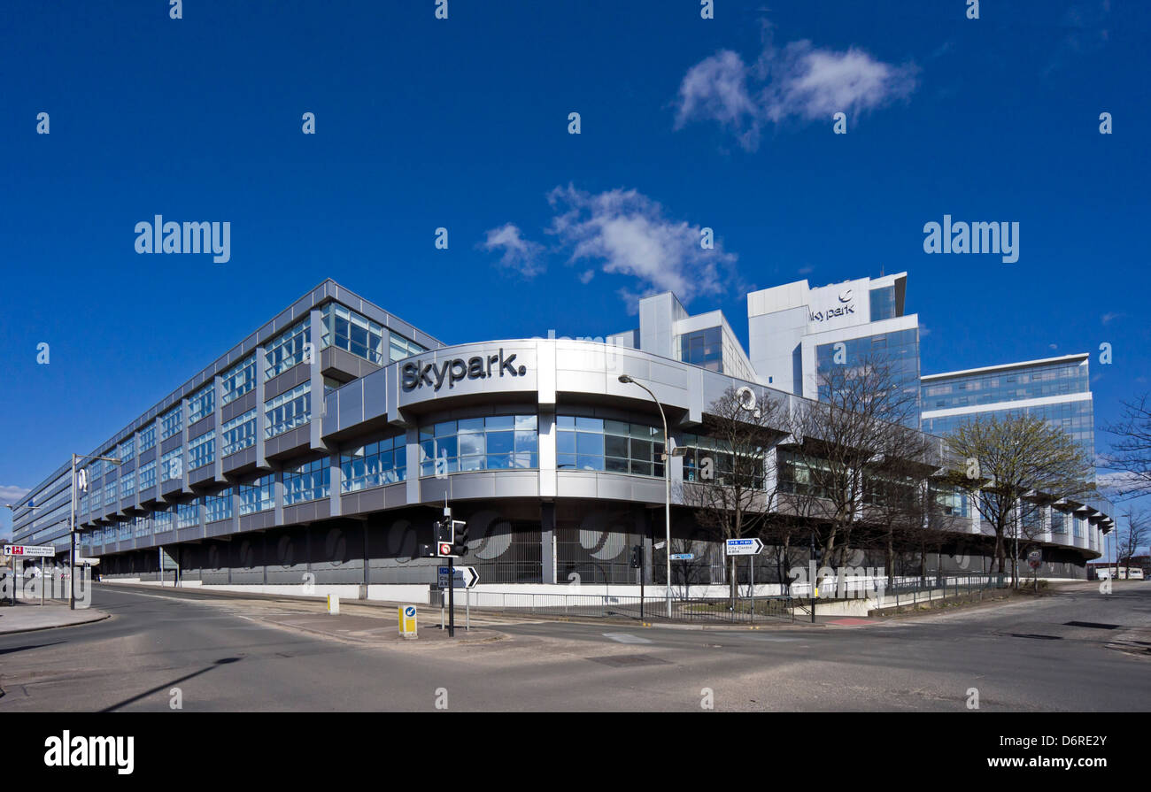 Skypark Gebäudekomplex in Glasgow Schottland bietet Büro Einzelhandel und akademische Unterkunft Stockfoto