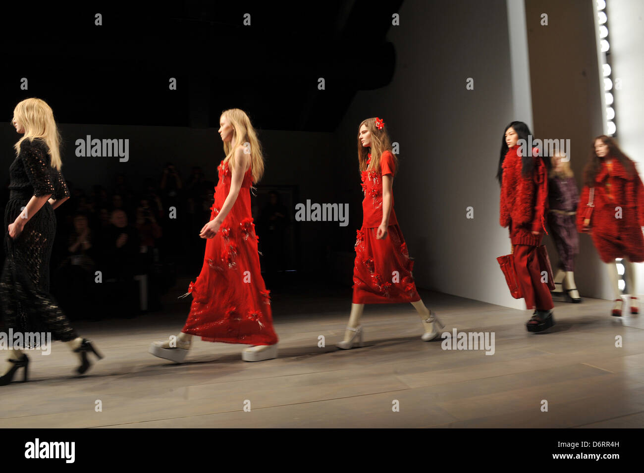 Modelle London Fashion Woche h/w 2011 - Betty Jackson - Catwalk London, England - 19.02.11 Stockfoto