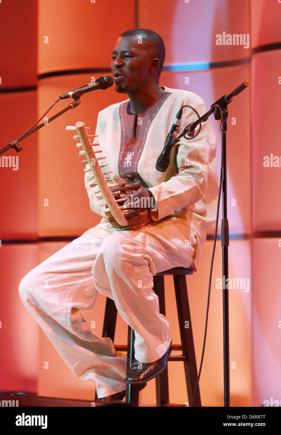 Ugunda Genozid Überlebenden 1st Annual Global Action Awards Gala in The Beverly Hilton Hotel - in Los Angeles stattfand, Stockfoto