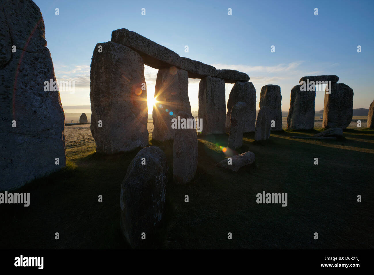 Großbritannien, England, Wiltshire, Stonehenge bei Sonnenuntergang Stockfoto