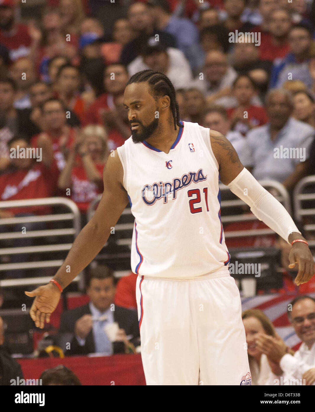 Los Angeles, Kalifornien, USA. 22. April 2013. Los Winkel Clippers Ronny Turiaf reagiert, während die im ersten Halbjahr ihre Western Conference Spiel 2 gegen die Memphis Grizzlies bei dem Staples Center in Los Angeles, Kalifornien am Montag 22 April 2013..ARMANDO ARORIZO. (Bild Kredit: Kredit: Armando Arorizo/Prensa Internacional/ZUMAPRESS.com/Alamy Live-Nachrichten) Stockfoto