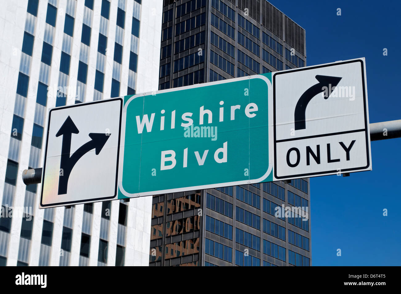 USA, California, Westwood Village, Verkehr Regie Schild weist uns den Weg zum Wilshire Boulevard Stockfoto